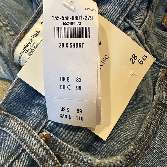 Abercrombie and Fitch “The Mom” high rise jeans - Picture 3 of 6